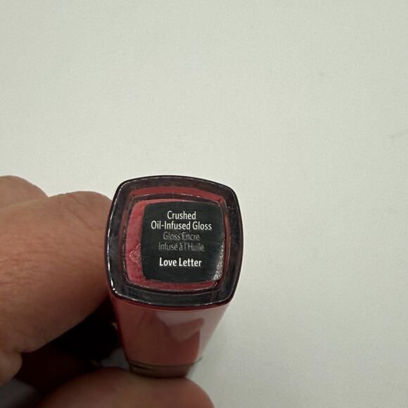 NWOB Bobbi Brown LOVE LETTER Crushed Oil-Infused Gloss 0.2 OZ Lip Gloss Full - Picture 3 of 3